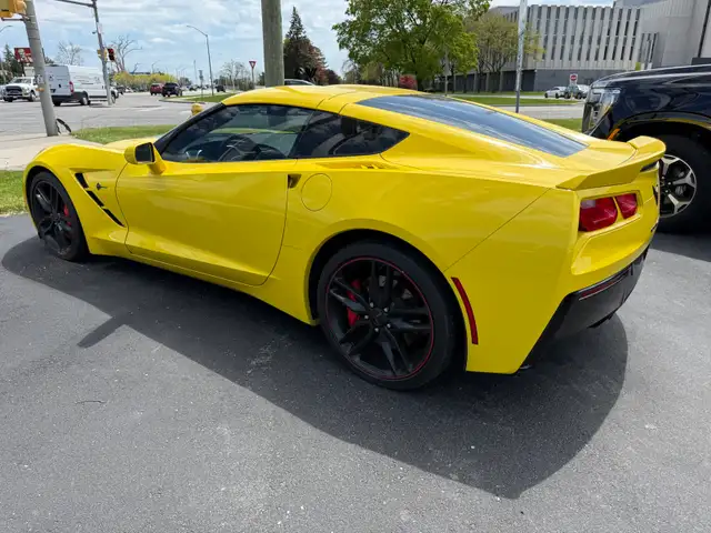 Chevrolet Corvette - Photo 2
