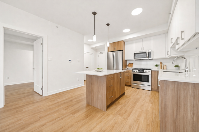 Move in Ready! 2 Bed Canyon Suite at The Aspen | aspenrentals.ca - Photo 2