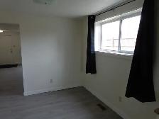 Open, bright 2-bedroom suite in raised bungalow incl utilities - Photo 7