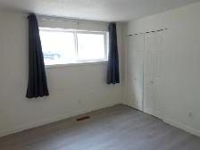 Open, bright 2-bedroom suite in raised bungalow incl utilities - Photo 9