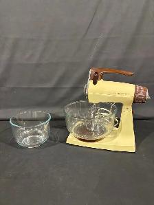 Vintage Sunbeam MixMaster Mixer