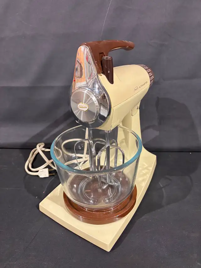 Vintage Sunbeam MixMaster Mixer - Photo 2
