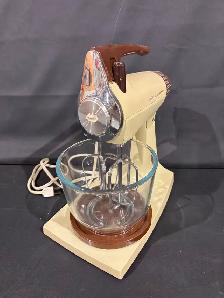 Vintage Sunbeam MixMaster Mixer - Photo 2