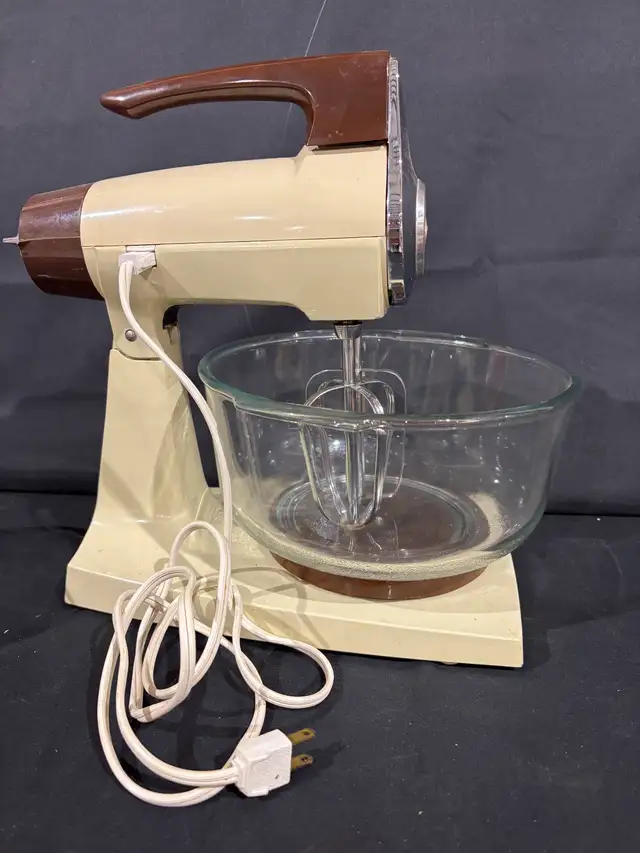 Vintage Sunbeam MixMaster Mixer - Photo 5