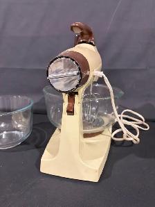 Vintage Sunbeam MixMaster Mixer - Photo 6