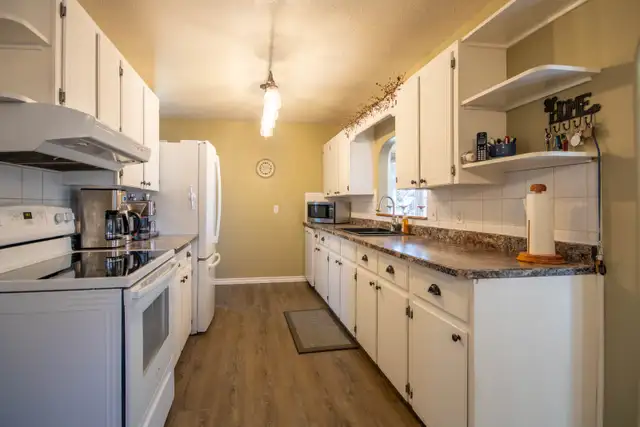 Bungalow for sale with Green space along the Red Deer River - Photo 4