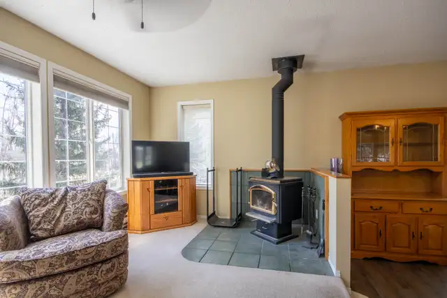 Bungalow for sale with Green space along the Red Deer River - Photo 7
