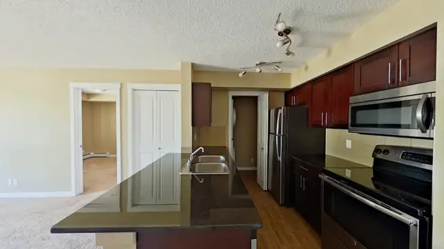 3 Bedroom / 2 Bath Main Floor Condo with 2 Parking Stalls
