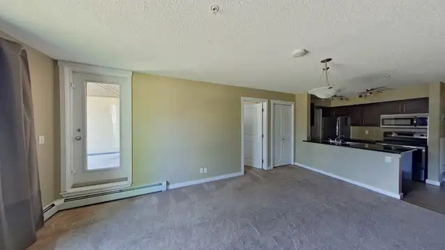 3 Bedroom / 2 Bath Main Floor Condo with 2 Parking Stalls - Photo 3