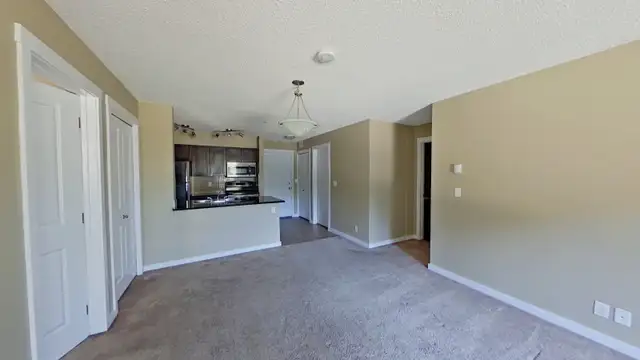 3 Bedroom / 2 Bath Main Floor Condo with 2 Parking Stalls - Photo 4