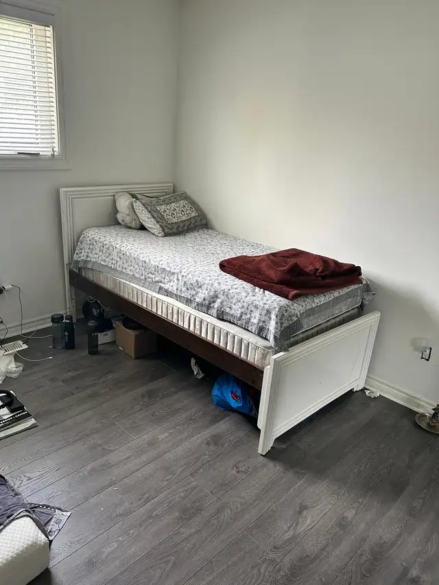 room for rent available