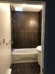 NDG Vendome metro Upper Duplex 2 bedroom July 1 - Photo 4