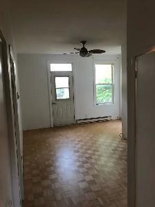 NDG Vendome metro Upper Duplex 2 bedroom July 1 - Photo 5