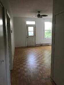 NDG Vendome metro Upper Duplex 2 bedroom July 1 - Photo 7