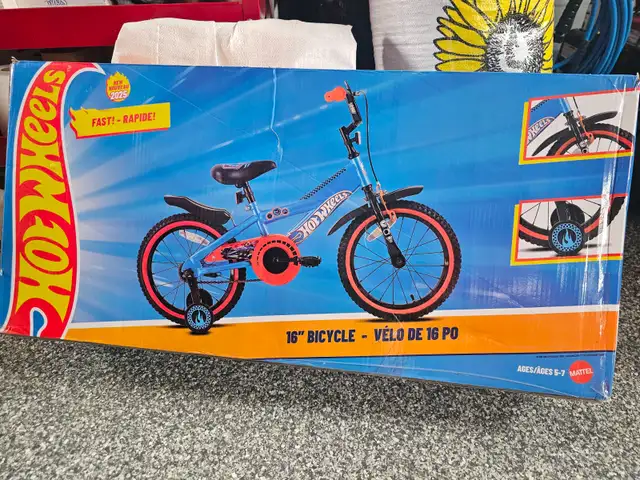 NEW KIDS 16 INCH  HOT WHEELS BIKE