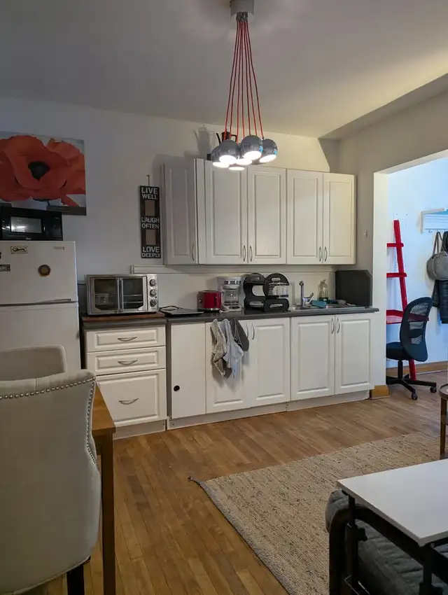 STUDIO 2 1/2 disponible mi/fin aout tout inclus et meublé - Photo 6