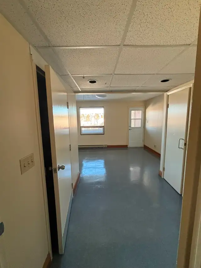 Group Living with Private Suites - 122 Cumberland Street S - Photo 2