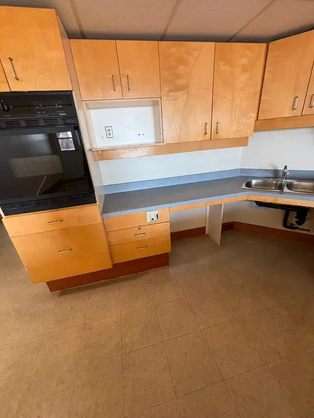 Group Living with Private Suites - 122 Cumberland Street S - Photo 3