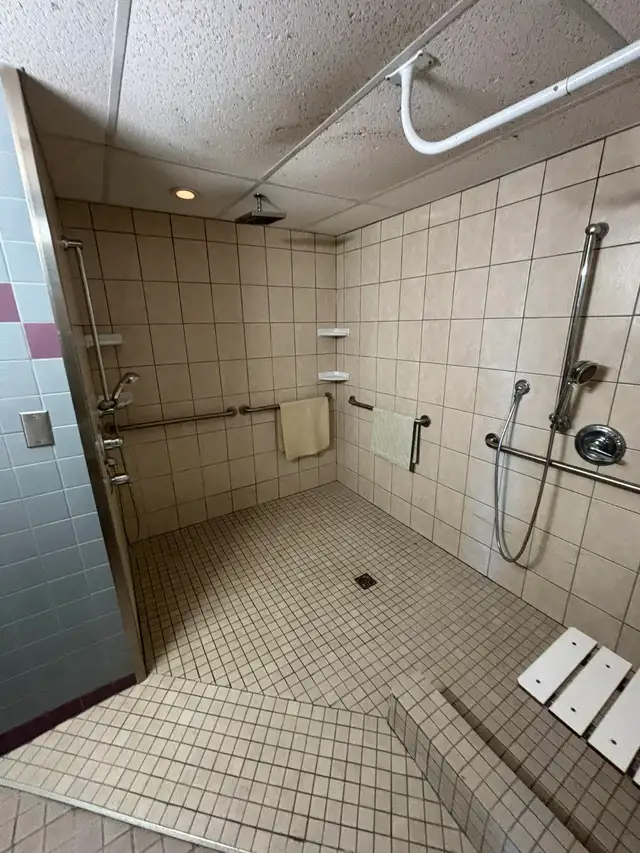 Group Living with Private Suites - 122 Cumberland Street S - Photo 8