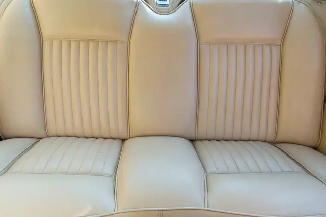 1963 Studebaker Avanti R1 - Photo 6