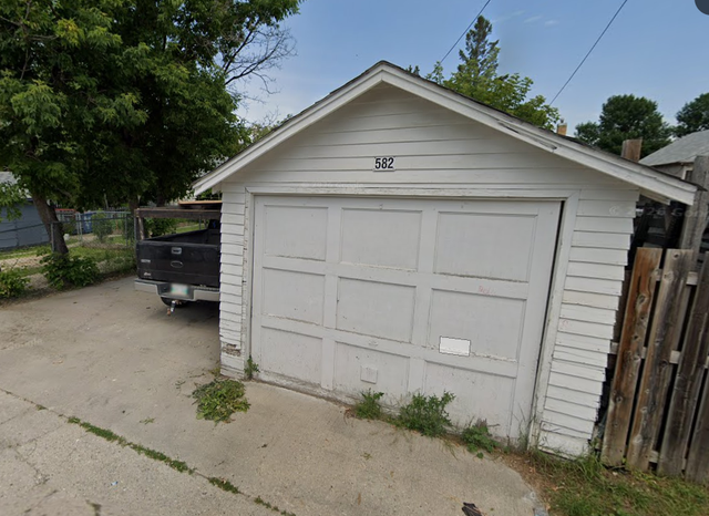 Strong cash flowing duplex w seller financing/long term tenants - Photo 3