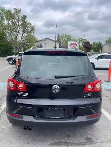 2011 Volkswagen Tiguan with Panoramic Sunroof - Photo 3