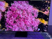 Samsung 82 inches 4K smart tv like new - Photo 2
