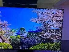 Samsung 82 inches 4K smart tv like new - Photo 3