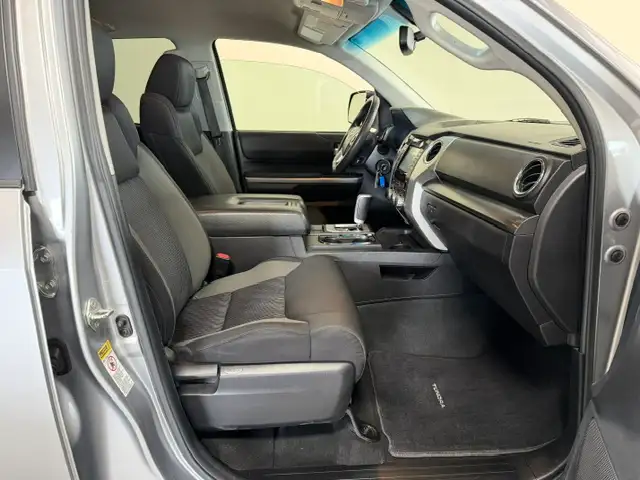 2015 Toyota Tundra SR5 / 4x4 / Stunning Original Condition - Photo 7