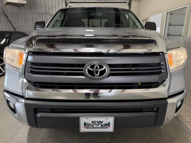 2015 Toyota Tundra SR5 / 4x4 / Stunning Original Condition - Photo 26