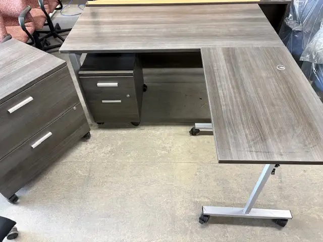 Desk/ Global L-Shape 60x60 workstations $599 in excellent condit