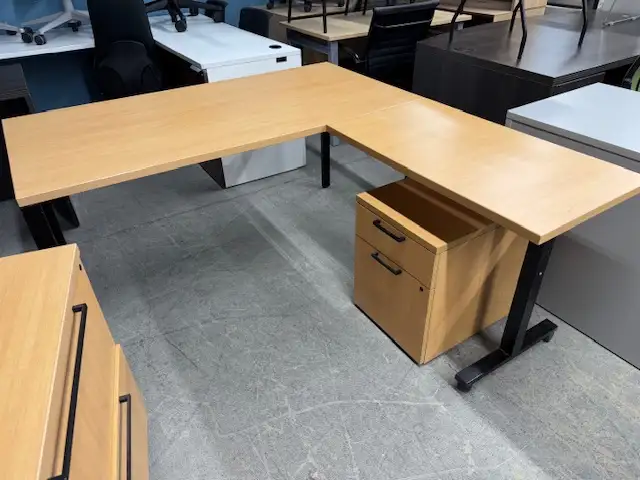 Desk/ Global L-Shape 60x60 workstations $599 in excellent condit - Photo 4