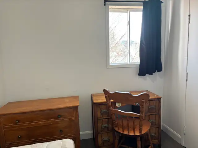 Belle PETITE chambre à louer, St-Roch, WIFI juin - Photo 2