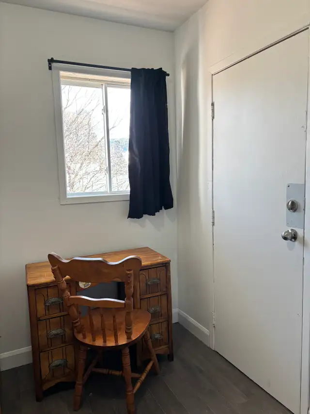 Belle PETITE chambre à louer, St-Roch, WIFI juin - Photo 3