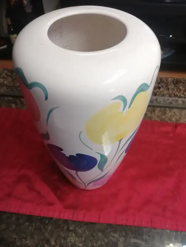 Large ceramic vase $15 each - Photo 2