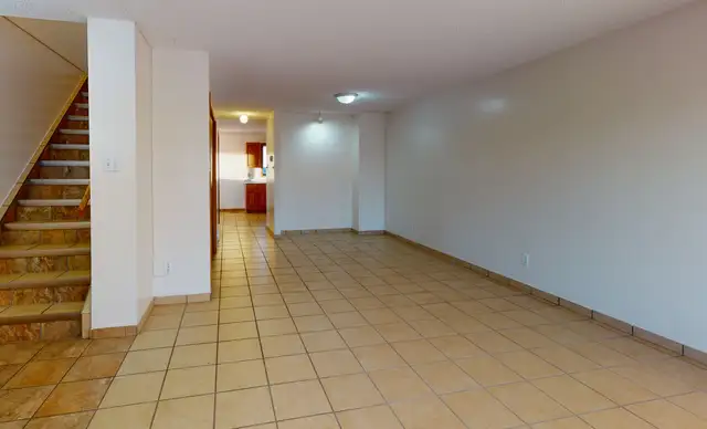 #442 - 3 Bedroom Duplex with garage $1700 Available June 1st - Photo 3