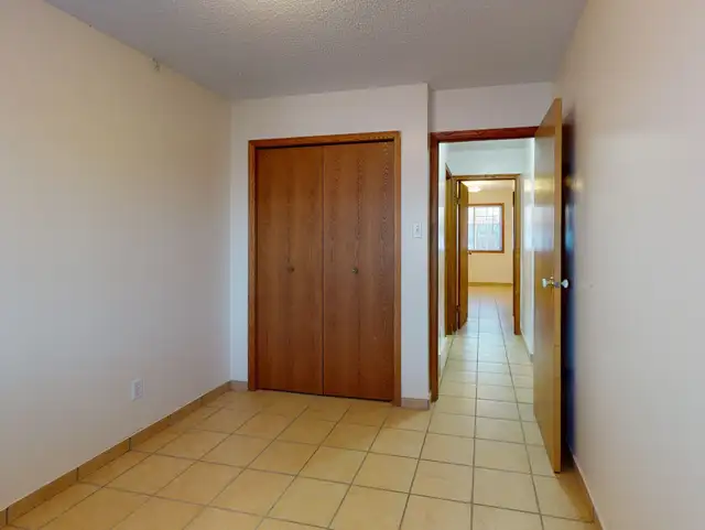#442 - 3 Bedroom Duplex with garage $1700 Available June 1st - Photo 10