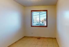 #442 - 3 Bedroom Duplex with garage $1700 Available June 1st - Photo 11