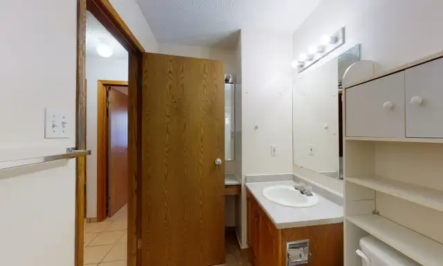 #442 - 3 Bedroom Duplex with garage $1700 Available June 1st - Photo 13
