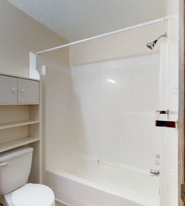 #442 - 3 Bedroom Duplex with garage $1700 Available June 1st - Photo 14