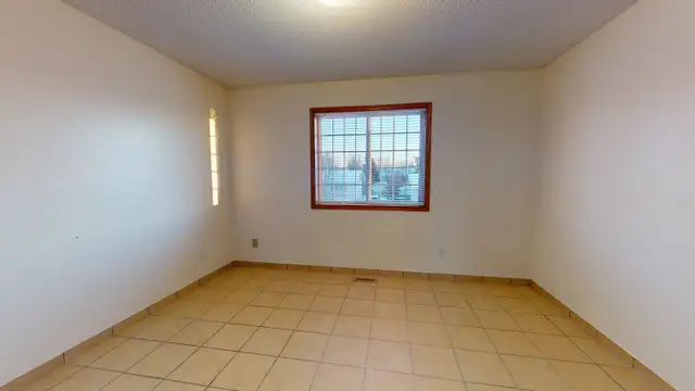 #442 - 3 Bedroom Duplex with garage $1700 Available June 1st - Photo 15