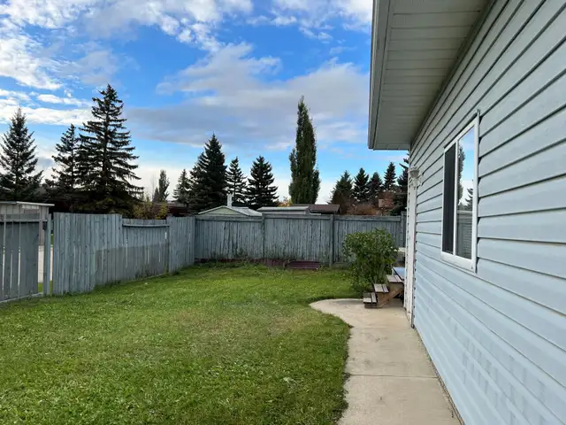 #442 - 3 Bedroom Duplex with garage $1700 Available June 1st - Photo 21