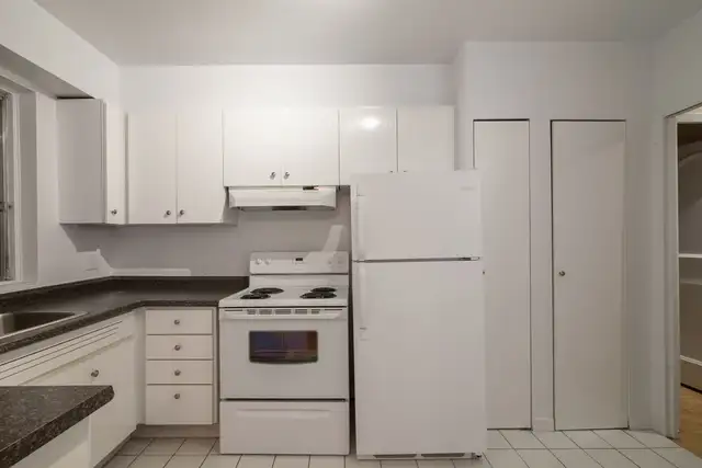 spacious 1-bed unit for rent, Westmount adj, CDN - ID 4471