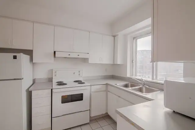 spacious 1-bedroom for rent, Westmount adj, CDN - ID 1711