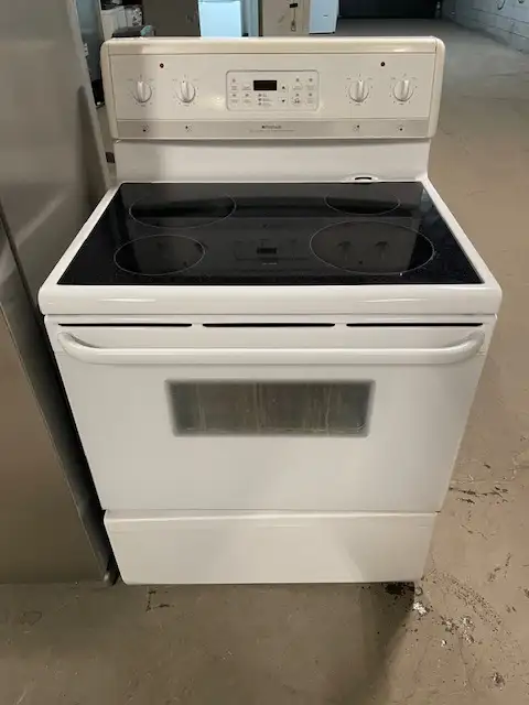Cuisinière blanche vitrocéramique Frigidaire