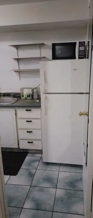 Room for rent - Photo 9