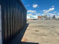 1500 SF, centrally located, garage bay for all-inclusive rent! - Photo 6
