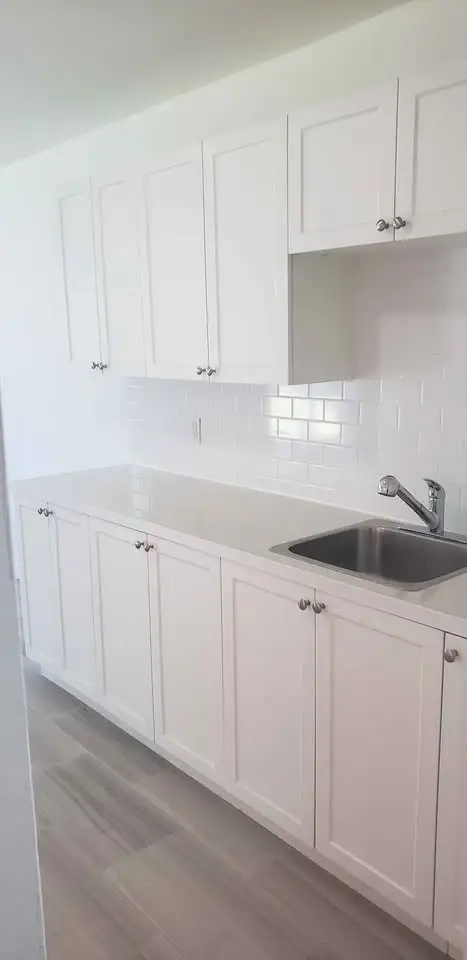 Beau 4 1/2 rénové LIBRE DÈS MAINTENANT! - Photo 2