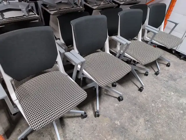Chairs/ Haworth very Meetingroom chairs $149.99 / excellent cond - Photo 2