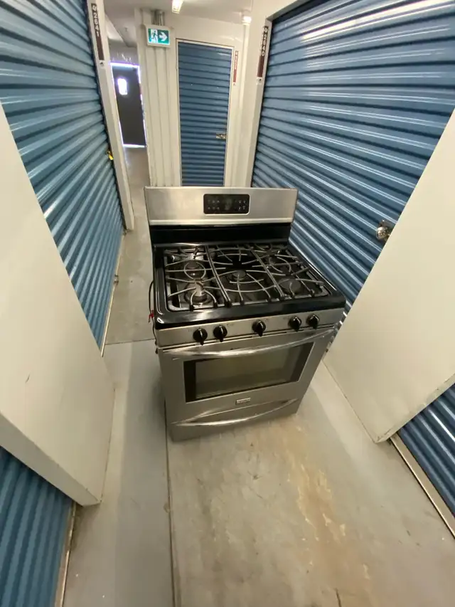 STAINLESS STEEL GAS RANGE - Photo 2